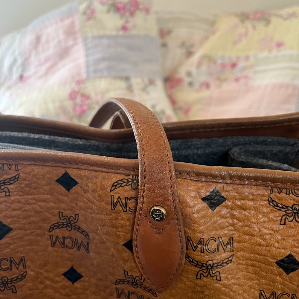 2 for Authentic MCM Cognac Visetos Tote and  new felt organizer - Picture 15 of 15